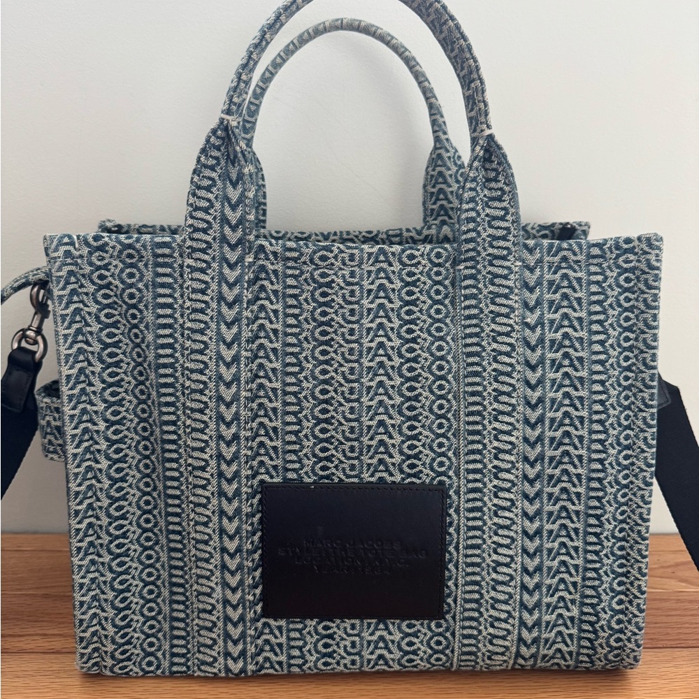 Marc Jacobs The Washed Monogramed Denim Tote - Picture 6 of 10